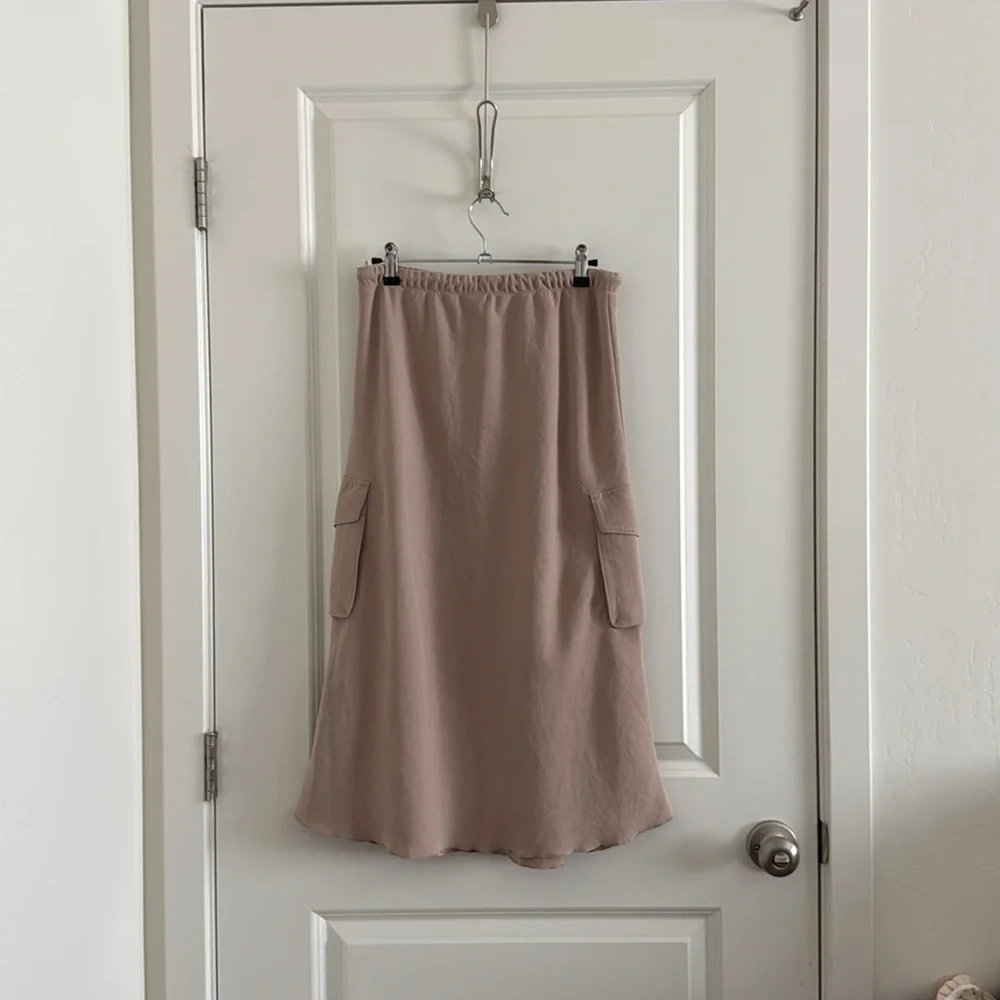Aritzia Wilfred Muse Cargo Midi Skirt (S)